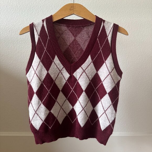 NWOT Burgundy Argyle V-Neck Sweater Vest Size Medium – Preppy Trend - Picture 2 of 12